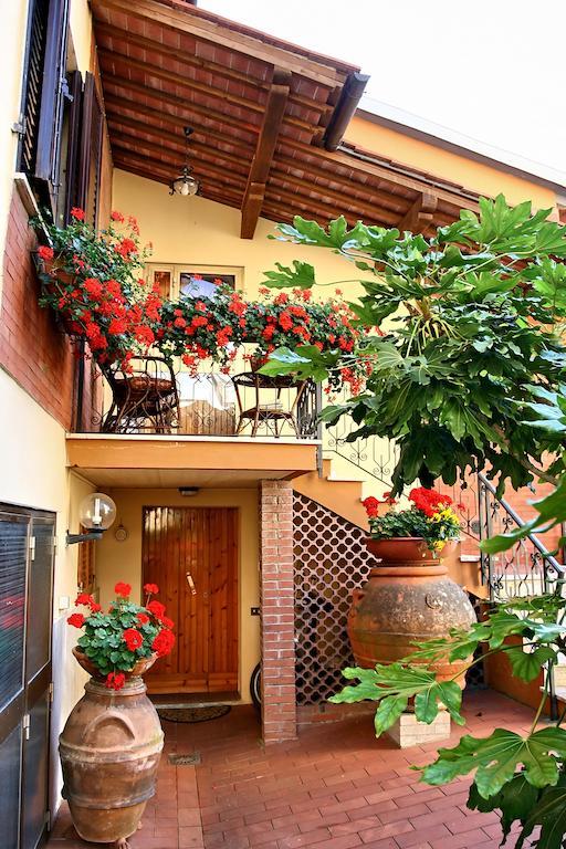 Отель Primettahouse Сан-Джиминьяно Экстерьер фото